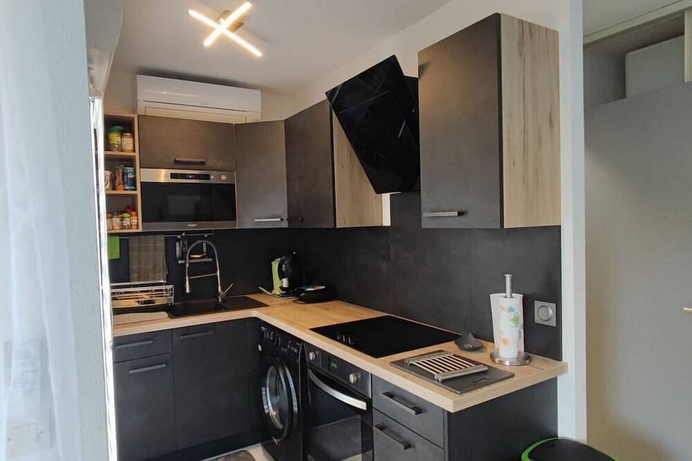Appartement entier, Studio rez de jardin climatisé. in Istres, Côte méditerranéenne (France)