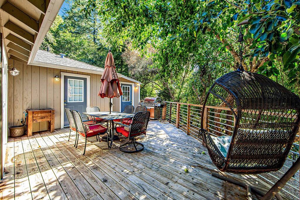 Dog-Friendly Home w/ 2 Decks, Wifi & W/D - Near Vineyards & Russian River in Forestville, California North Coast