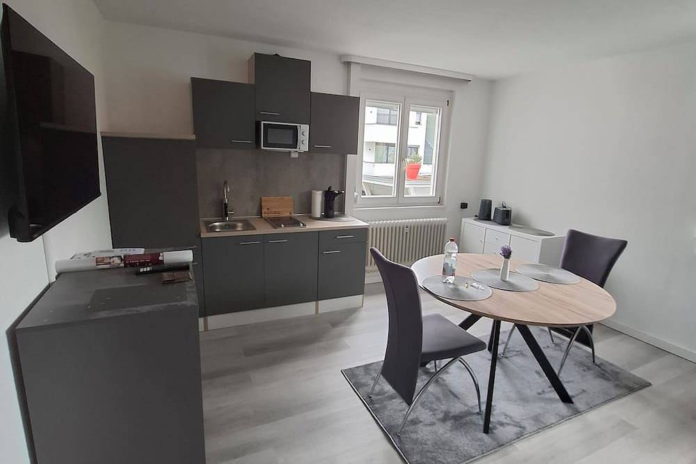 Seesicht & Privatstrand: Moderne Ferienwohnung in Seenähe in Immenstaad, Immenstaad am Bodensee