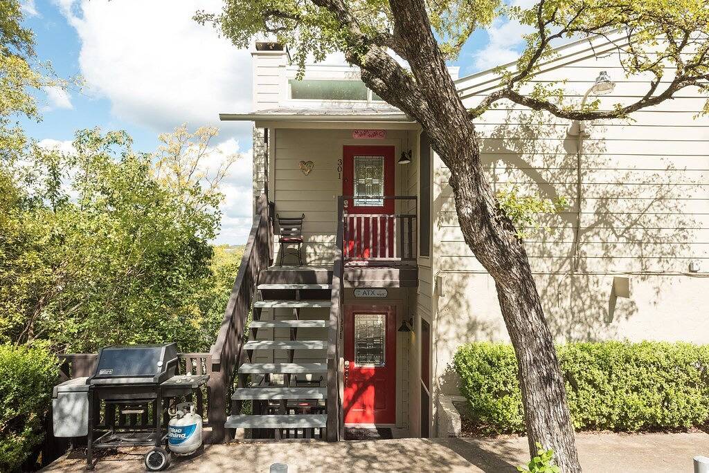 Ganze Wohnung, Überdachte Terrasse mit Blick; 2 Blocks zum Park, Springs, Trails, River; 2 mi in die Innenstadt! in Austin, Travis County