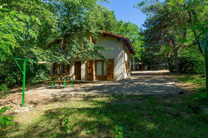 Gîte pour 6 personnes, avec piscine et terrasse, animaux acceptés dans l' Isère - 2
