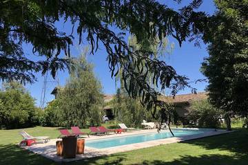 Location de vacances pour 10 personnes, avec jardin et terrasse à Sainte-Eulalie