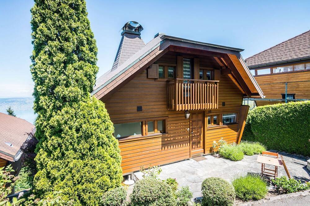 Chalet with a view over Lake Geneva in Thollon-les-Mémises, Thonon-les-Bains region