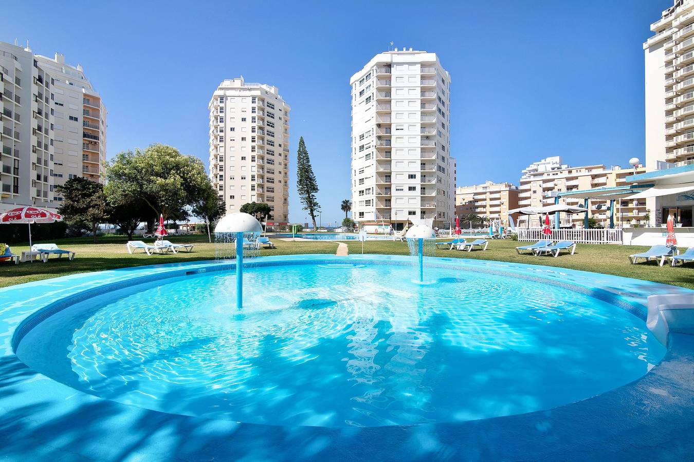 Appartement entier, Apt. Torre Sol 10º 6 - Vue Mer, Climatisation et Piscine in Armação de Pêra (costa), Armação de Pera