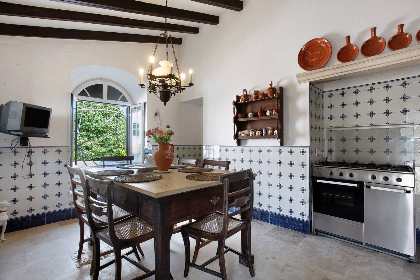 Casa de vacaciones 'Grande' con vistas a la montaña, piscina compartida y Wi-Fi in Alenquer, Distrito de Lisboa