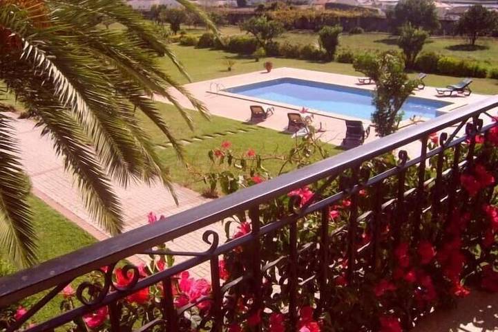 Location de vacances pour 15 personnes, avec jardin et jacuzzi dans Árvore