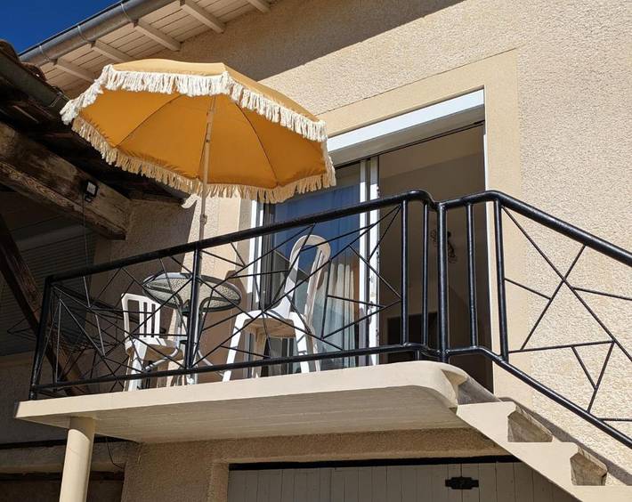 Gîte pour 4 personnes, avec Balcon ainsi que Terrasse et Jardin à Clonas-sur-Varèze