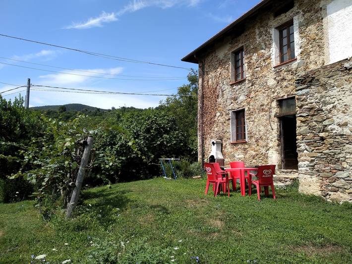 Ferieudlejning for 7 personer, med have, husdyr tilladt i Liguria