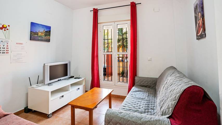 Apartamento para 8 personas, con piscina además de terraza y jardín en Lepe