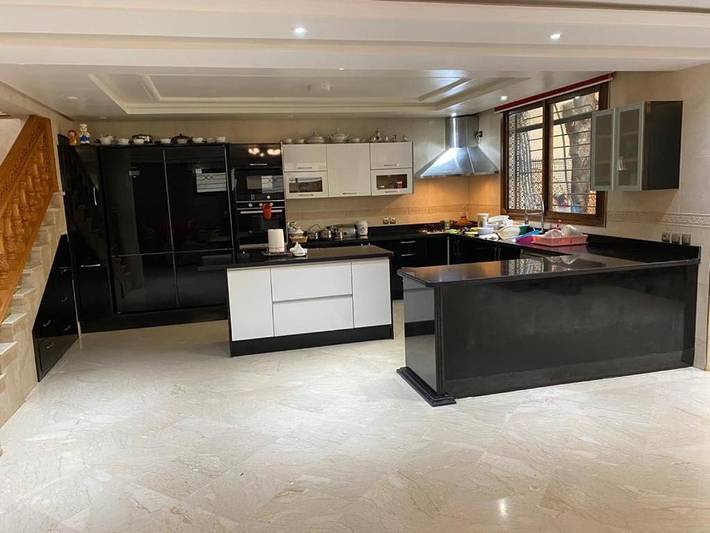 Villa pour 12 personnes, avec jacuzzi ainsi que piscine et balcon