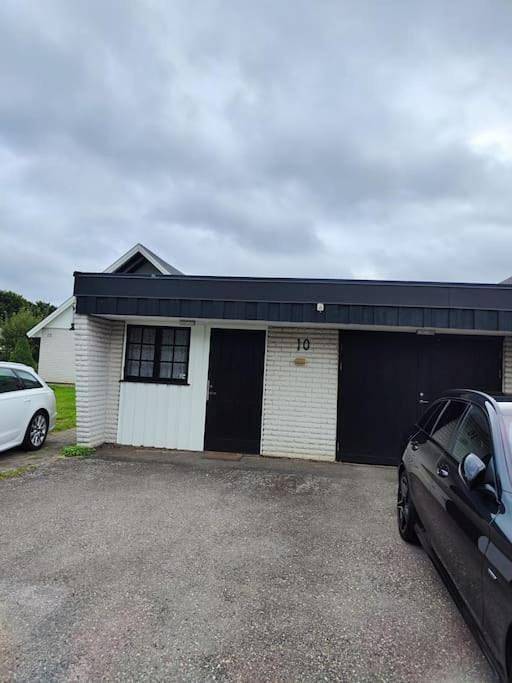 Location de vacances pour 2 personnes, avec terrasse et piscine ainsi que jacuzzi et sauna dans Orebro