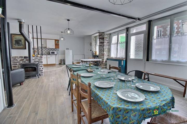 Gîte pour 9 personnes, avec terrasse et jardin, animaux acceptés