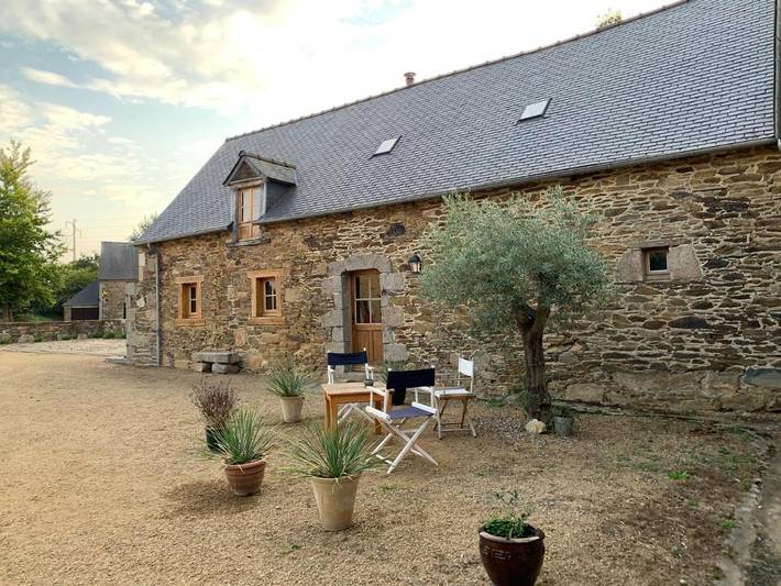 Location de vacances pour 5 personnes, avec piscine ainsi que vue et jardin dans La Roche-Jaudy - 2