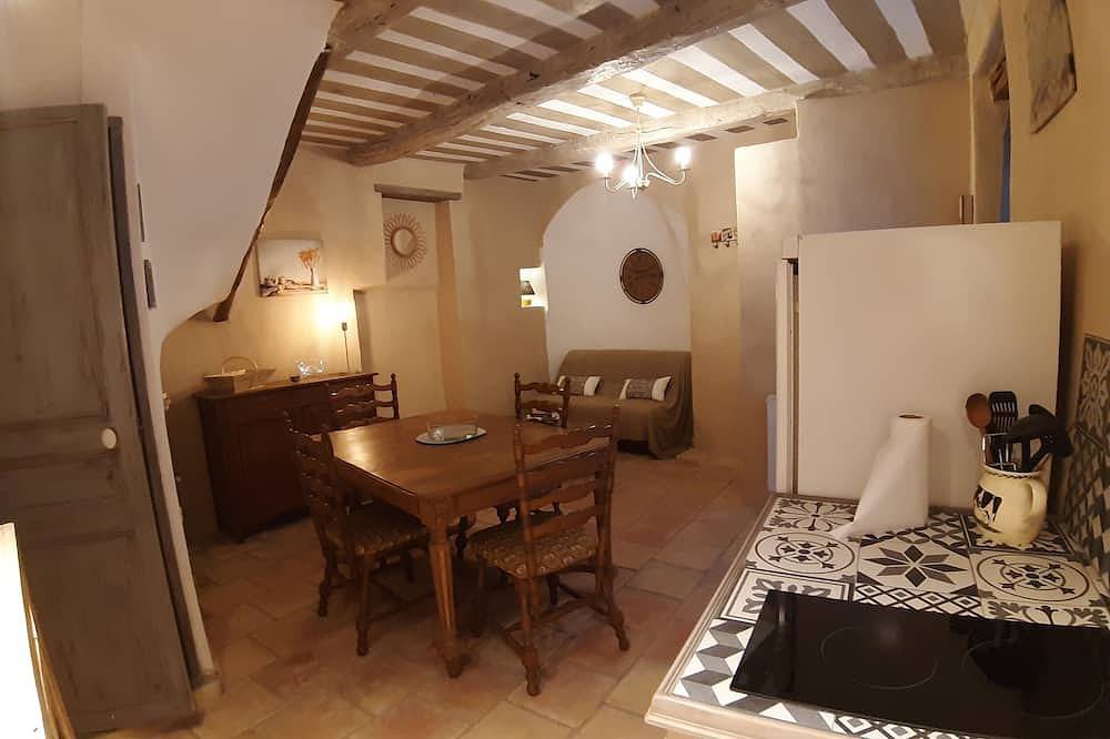 Charming village house (year-round rental) in Montmeyan, Brignoles region