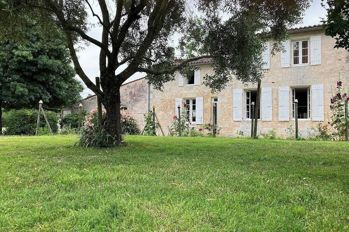 Location de vacances pour 6 personnes, avec Jardin à Chermignac
