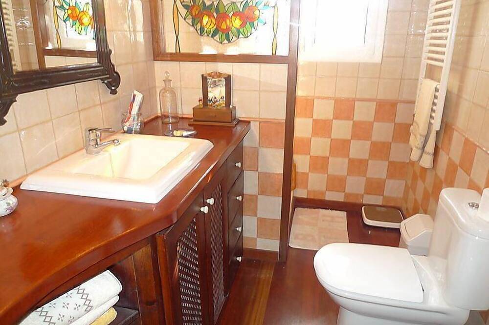 Apartamento entero, Apartamento Olot by Interhome in Olot, Parc Natural de Zona Volcànica de la Garrotxa