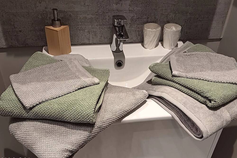 Appartement entier, * Appartement cosy à 10 min de Maastricht et ses belles balades en bord de Meuse in Visé, Région de Liège