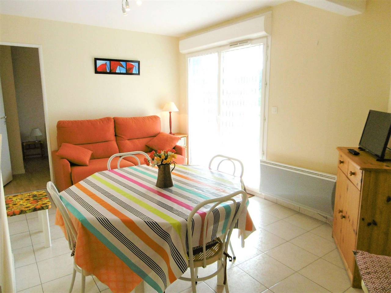 Appartement entier, Charmant T2 avec Terrasse à 200m du Centre de Sarzeau - Equipé, Parking Inclus in Sarzeau, Côte des Mégalithes