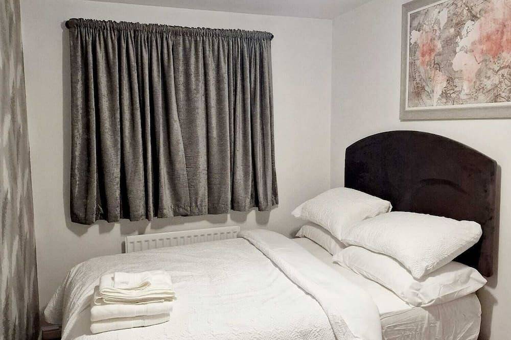 Entire luxurious 3 bedroom house in Wigan,Greater Manchester with free parking. in Greater Manchester