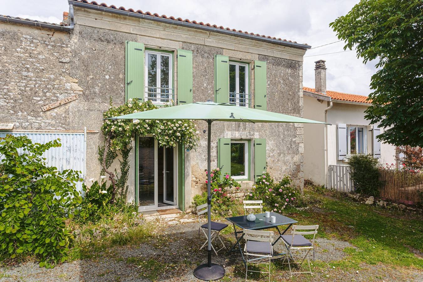 Gabae Les Volets Verts - Maison de vacances avec barbecue privé in Puyravault, Région de Rochefort