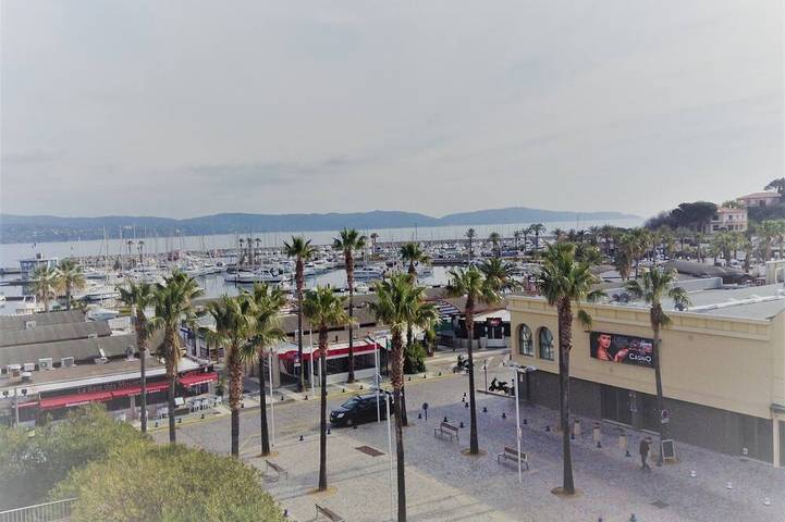 Gîte pour 8 personnes, avec terrasse dans Casino De Cavalaire