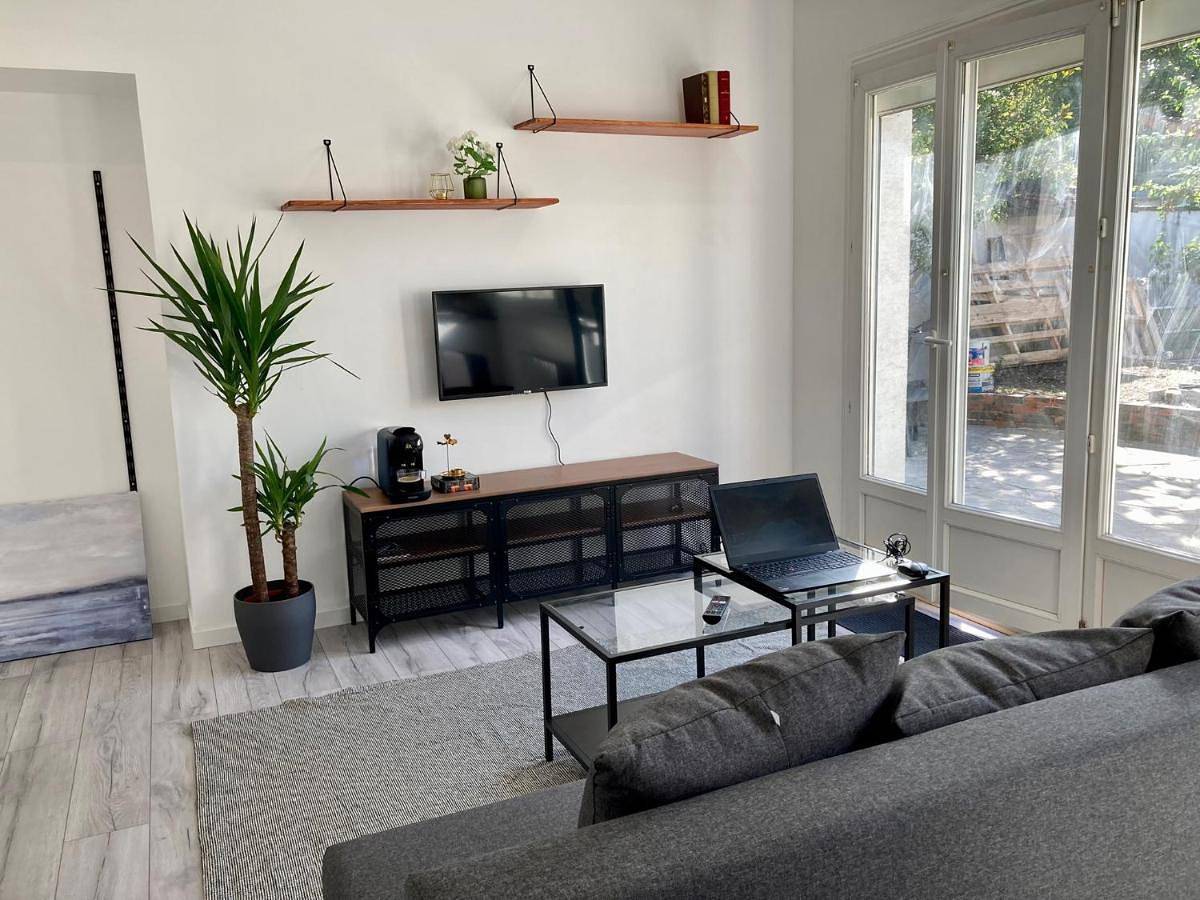 Appartement entier, Studio lumineux Gagny - 2min du Rer in Gagny, Seine-Saint-Denis