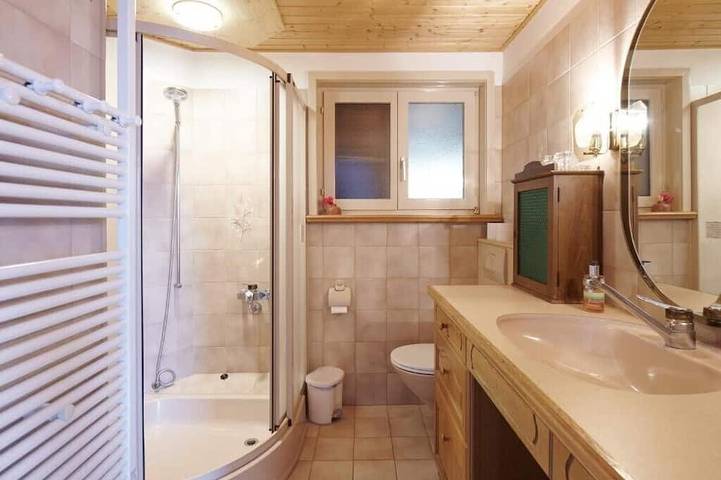 Alleinlage im Tessiner Naturparadies: 119m² Haus, 1800m² Garten & Outdoor-Küche in Faido, Lepontinische Alpen