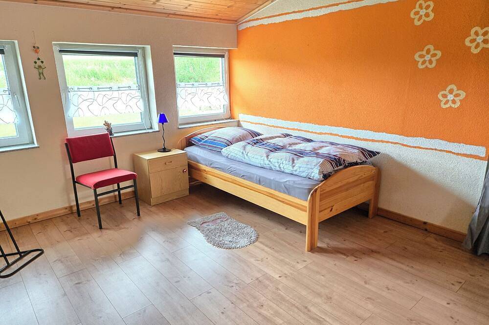Apartamento entero, Quiet vacation apartment for 2 persons or more with fully equipped kitchen + washing machine in Ilshofen, Hohenlohe