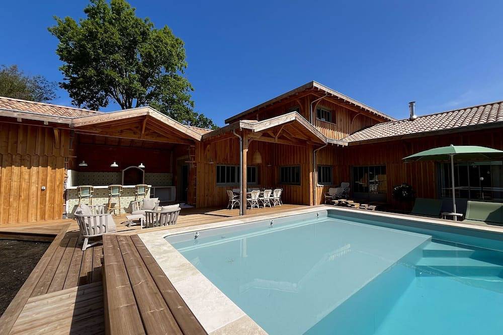 Villa Cédralia by agence bru in Carcans, Médoc Regional Natural Park