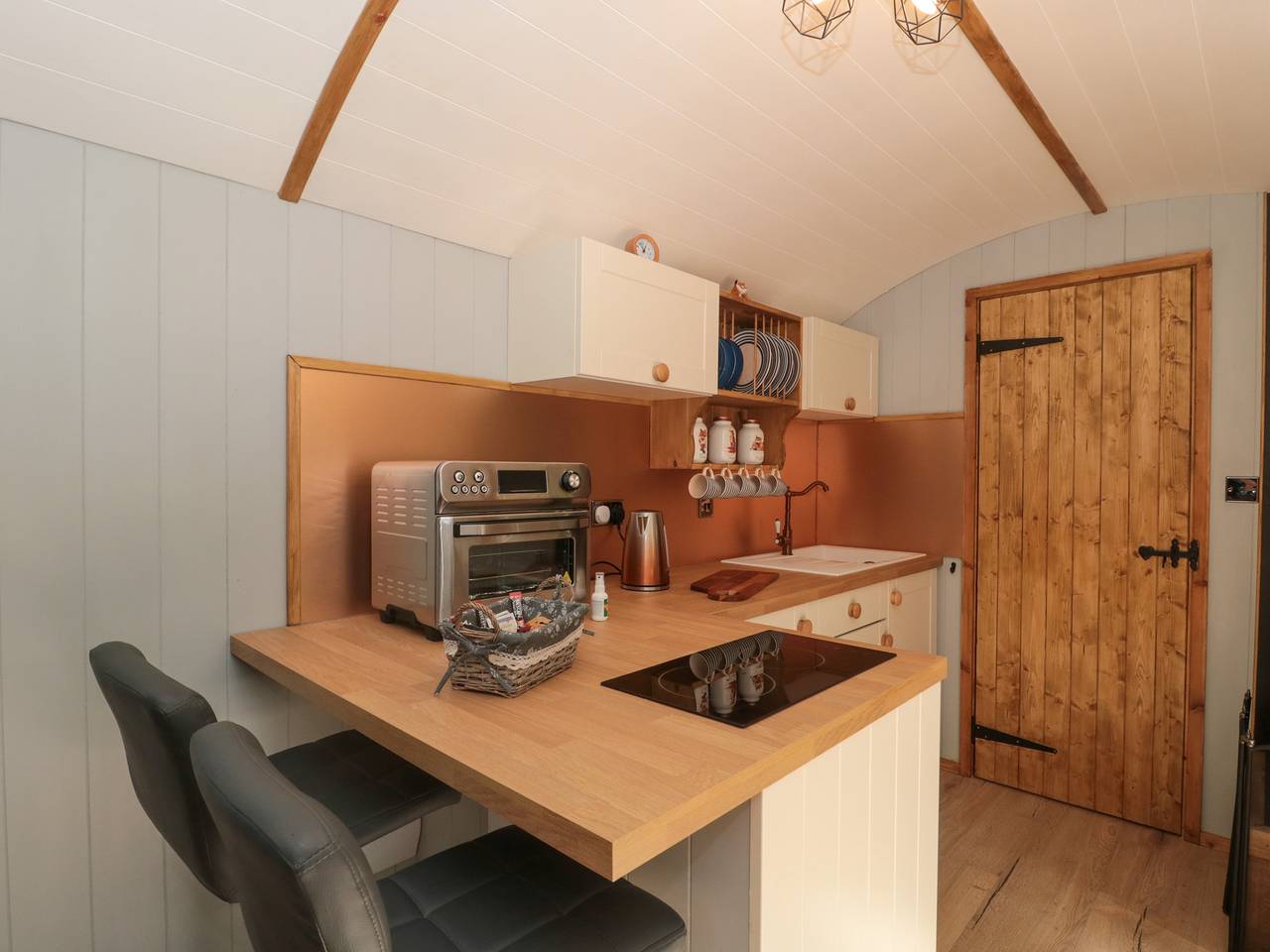 The Foxes Den Shepherds Hut in Oldbury-upon-Severn, South Gloucestershire