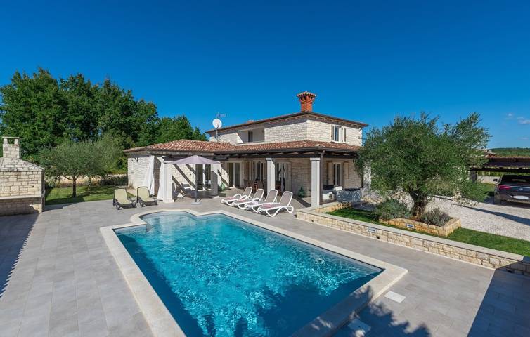 Ferienhaus für 8 Personen, mit Garten und Pool in Žikovići
