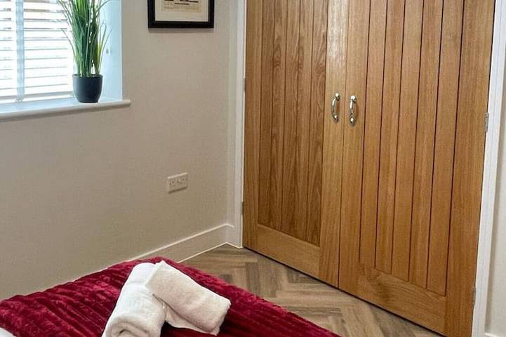 Modern New-Build 2 Bed House Nr Science Park in Arbury Ward, Cambridge