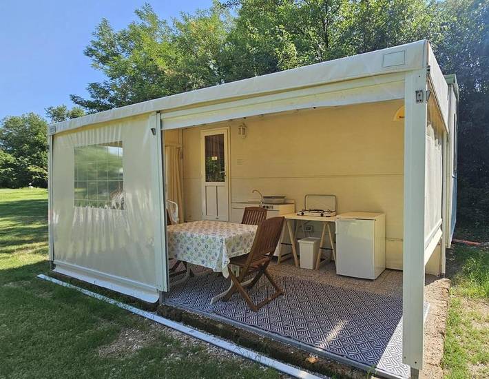 Location de vacances pour 4 personnes, avec piscine ainsi que vue et jardin à Solferino