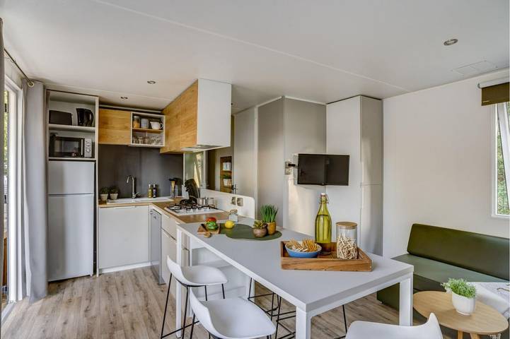 Camping pour 6 personnes, avec terrasse ainsi que piscine et jardin, animaux acceptés à Soulac-sur-Mer - 3