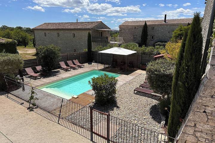 Location de vacances pour 12 personnes, avec jardin et terrasse à Orgnac-l'Aven