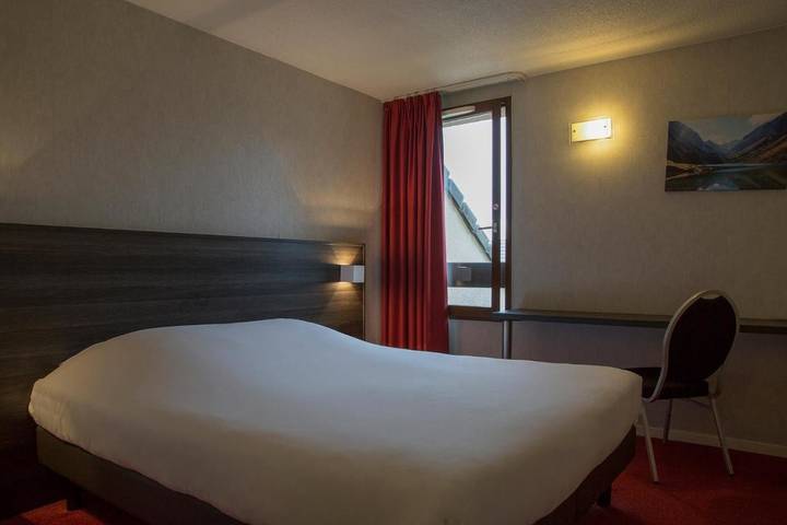 Hôtel pour 4 personnes, avec Terrasse et Jardin à Odos
