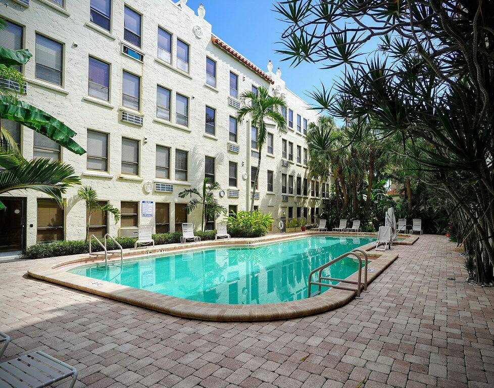 Ganze Wohnung, Beste Aussicht mit Juliette Balkon! Blick auf Breakers und Trump Towers! Kochnische! in Palm Beach, Palm Beach County