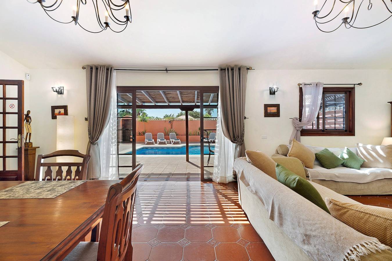 Villa de vacaciones 'Esselle' con vistas a la montaña, Wi-Fi y aire acondicionado in Oasis del Sur, San Miguel de Abona
