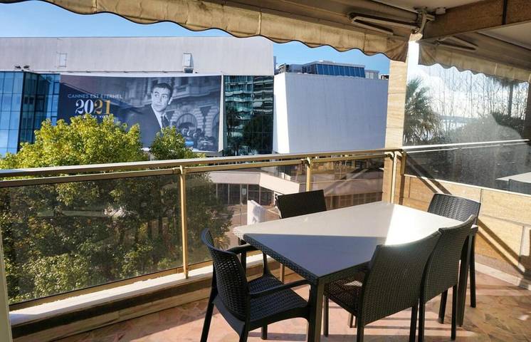 Gîte pour 4 personnes, avec terrasse dans Palais Des Festivals Et Des Congres - 2