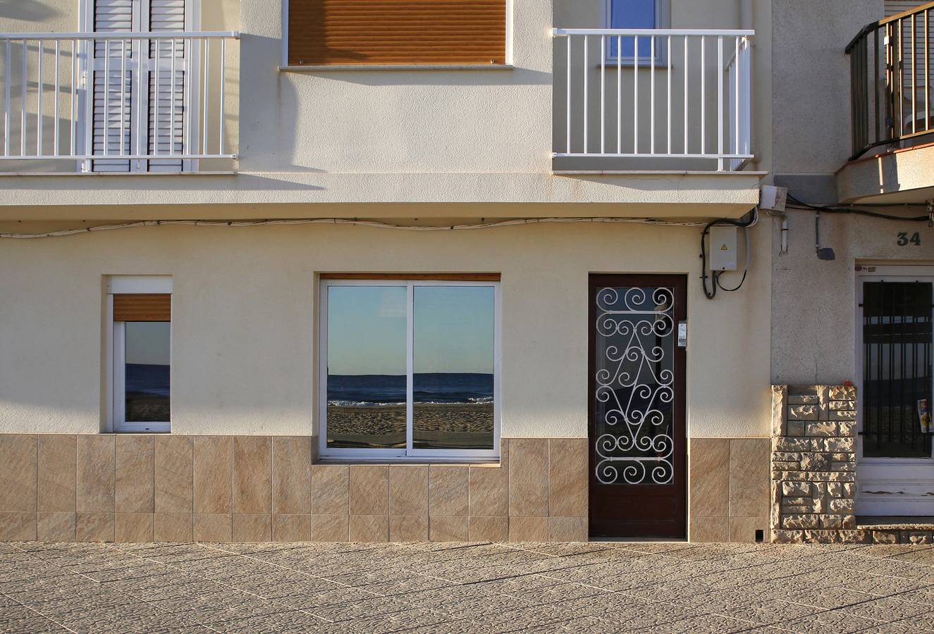 Ganze Wohnung, At076 Baix a Mar: Apartment located on the first line of the beachfront promenade in Torredembarra, Costa Dorada