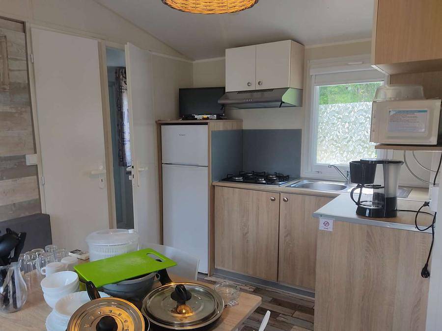 Camping La Grande Prade - Mobilheim 6 personen - Komfort Noyers mit halbbedeckter Terrasse + Klimaanlage in La Cassagne, Périgord Noir