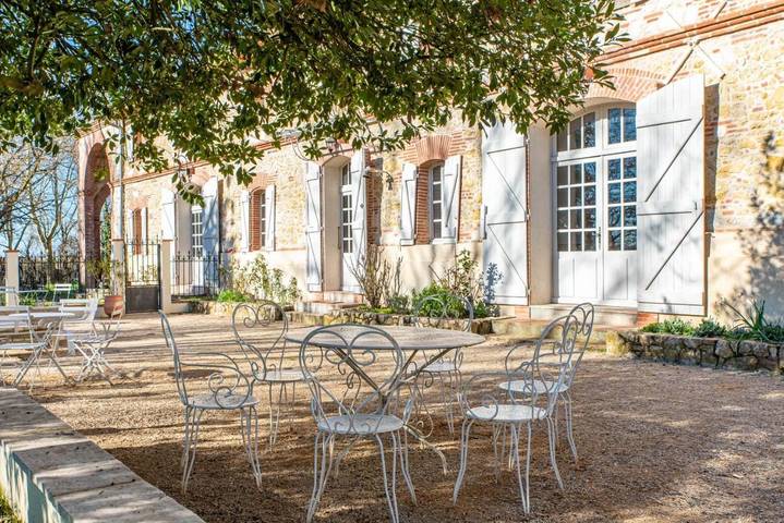 Maison d’hôte pour 3 personnes, avec Jacuzzi et Terrasse ainsi que Jardin et Vue dans le Tarn