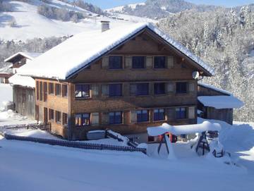 Ferienwohnung für 6 Personen, mit Garten und Ausblick, kinderfreundlich im Bregenzerwald