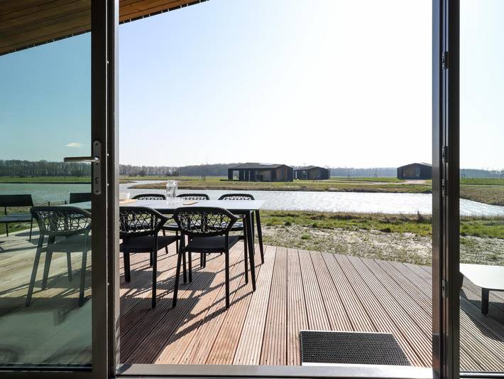 Naturhaus mit überdachter Terrasse am Wasser in Wissenkerke, Zeeuwse Kust