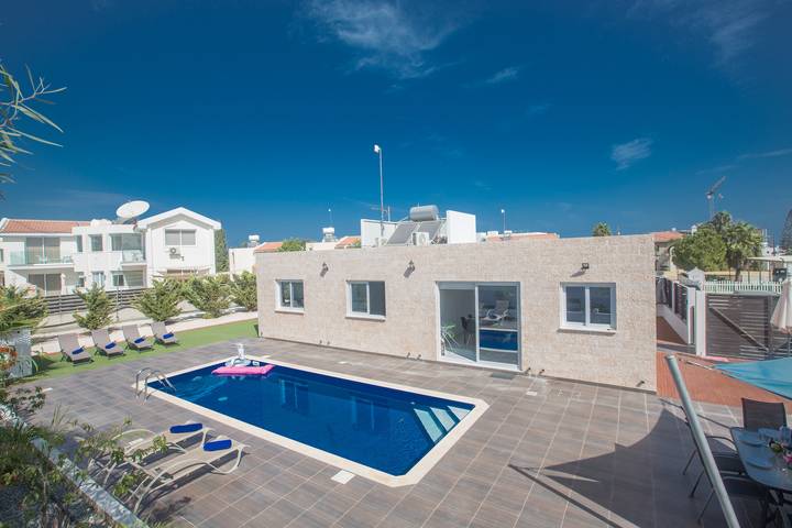 Bungalow für 6 Personen, mit Balkon und Terrasse sowie Garten auf Zypern