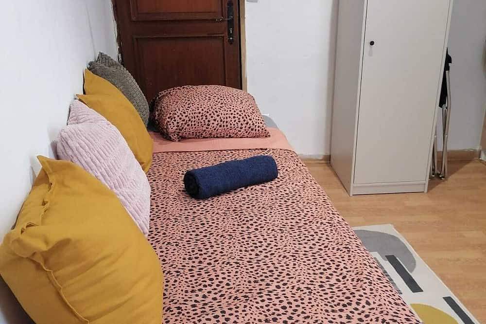 Entire apartment, Studio 1/ Studette 1 in Pertuis, Parc naturel régional du Luberon