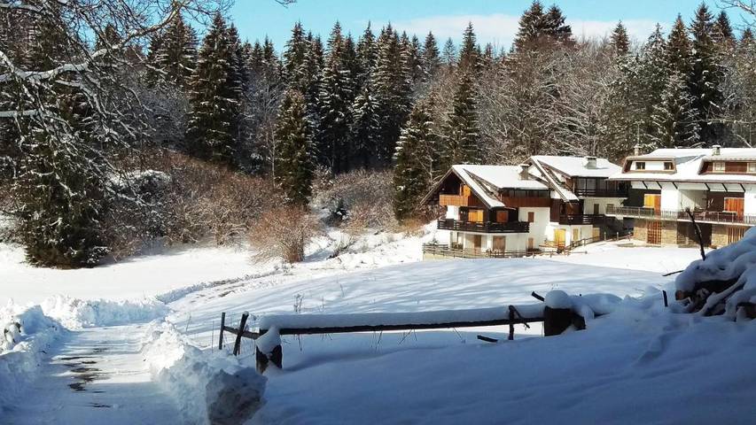 Appartamento per 6 persone, con panorama e giardino, adatto a famiglie con bambini a Folgaria