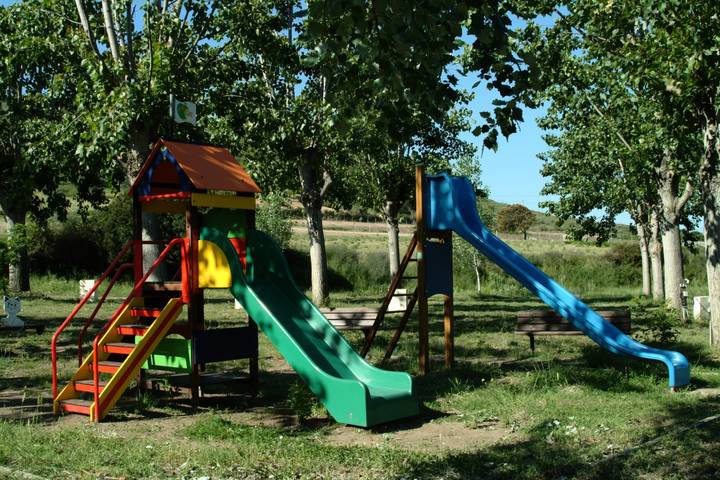 Camping für 6 Personen, mit Terrasse und Pool, mit Haustier auf Korsika - 3