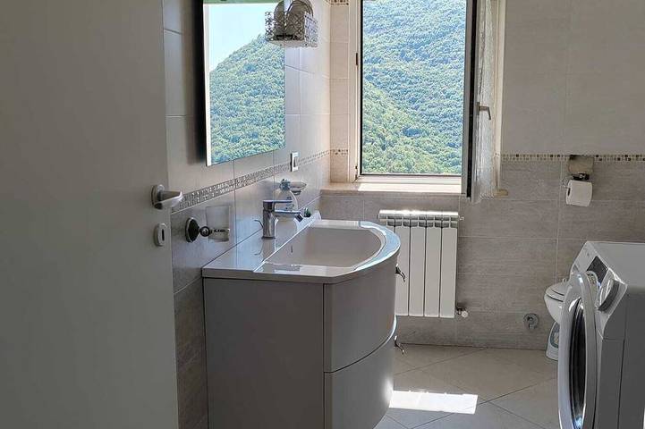 Room with bathroom in Holiday House San Giacomo in Poggio Bustone, Rieti Provinz