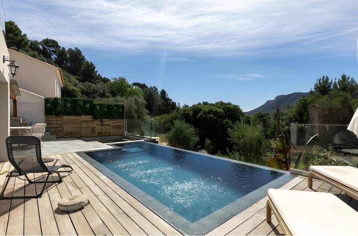 Villa pour 6 personnes, avec jardin ainsi que jacuzzi et bassin pour enfant, adapté aux familles dans le Var